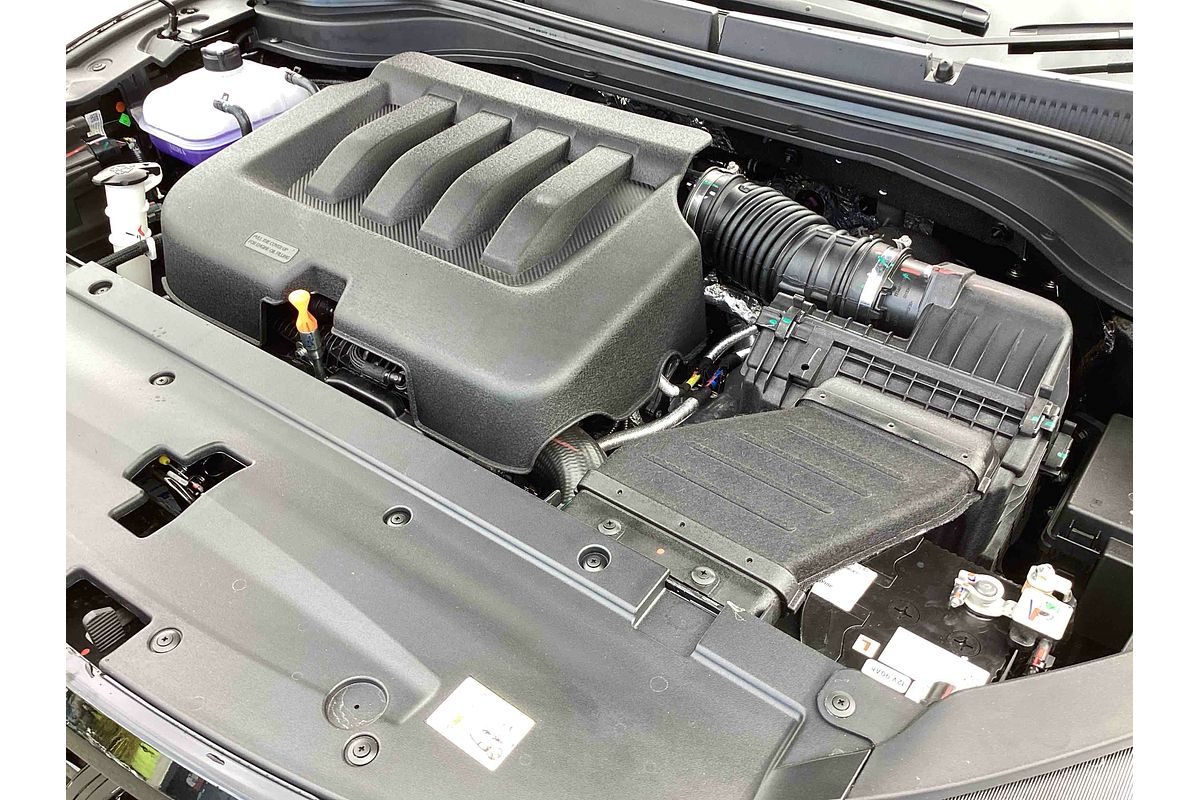 2024 Mahindra XUV700 AX7L