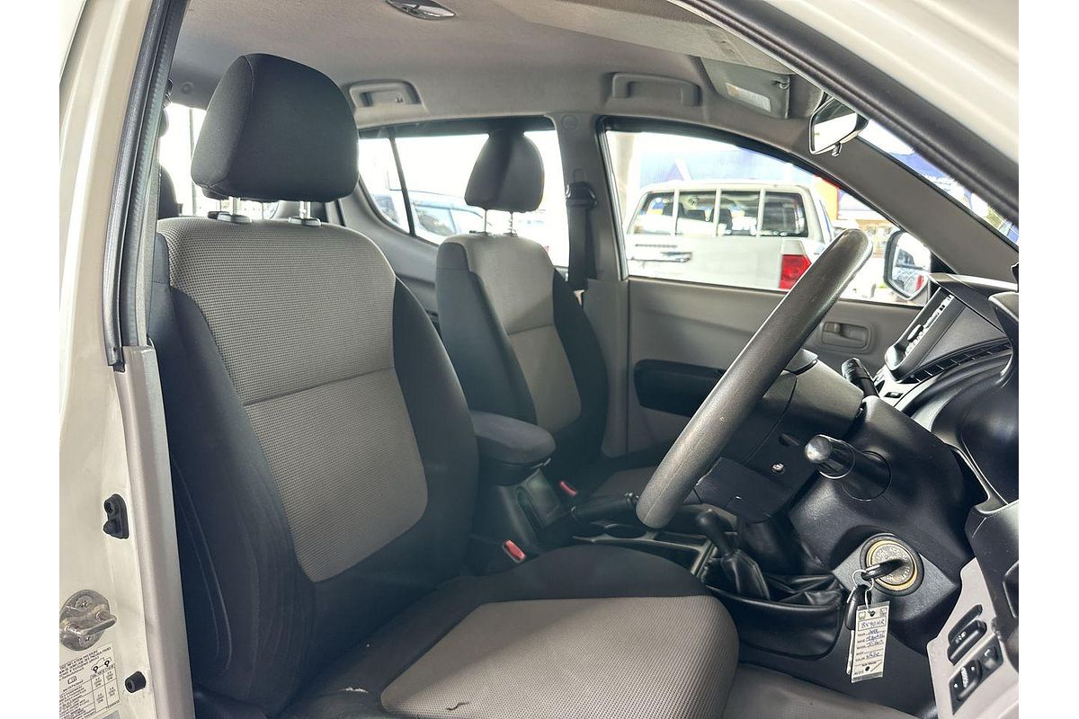 2013 Mitsubishi Triton GLX MN 4X4