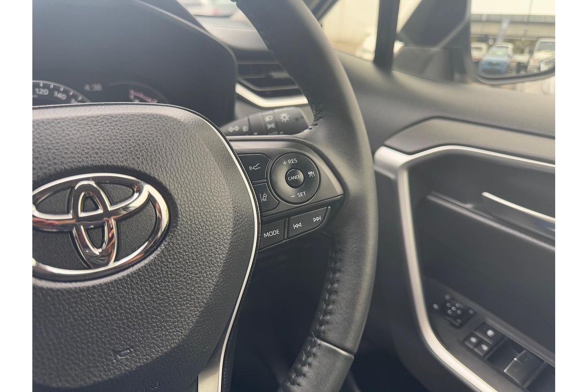 2024 Toyota RAV4 GXL MXAA52R