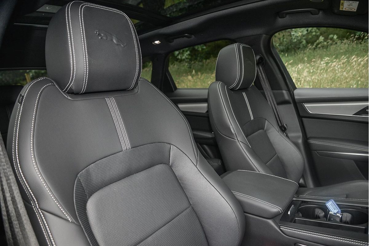 2024 Jaguar F-PACE P250 R-Dynamic SE X761