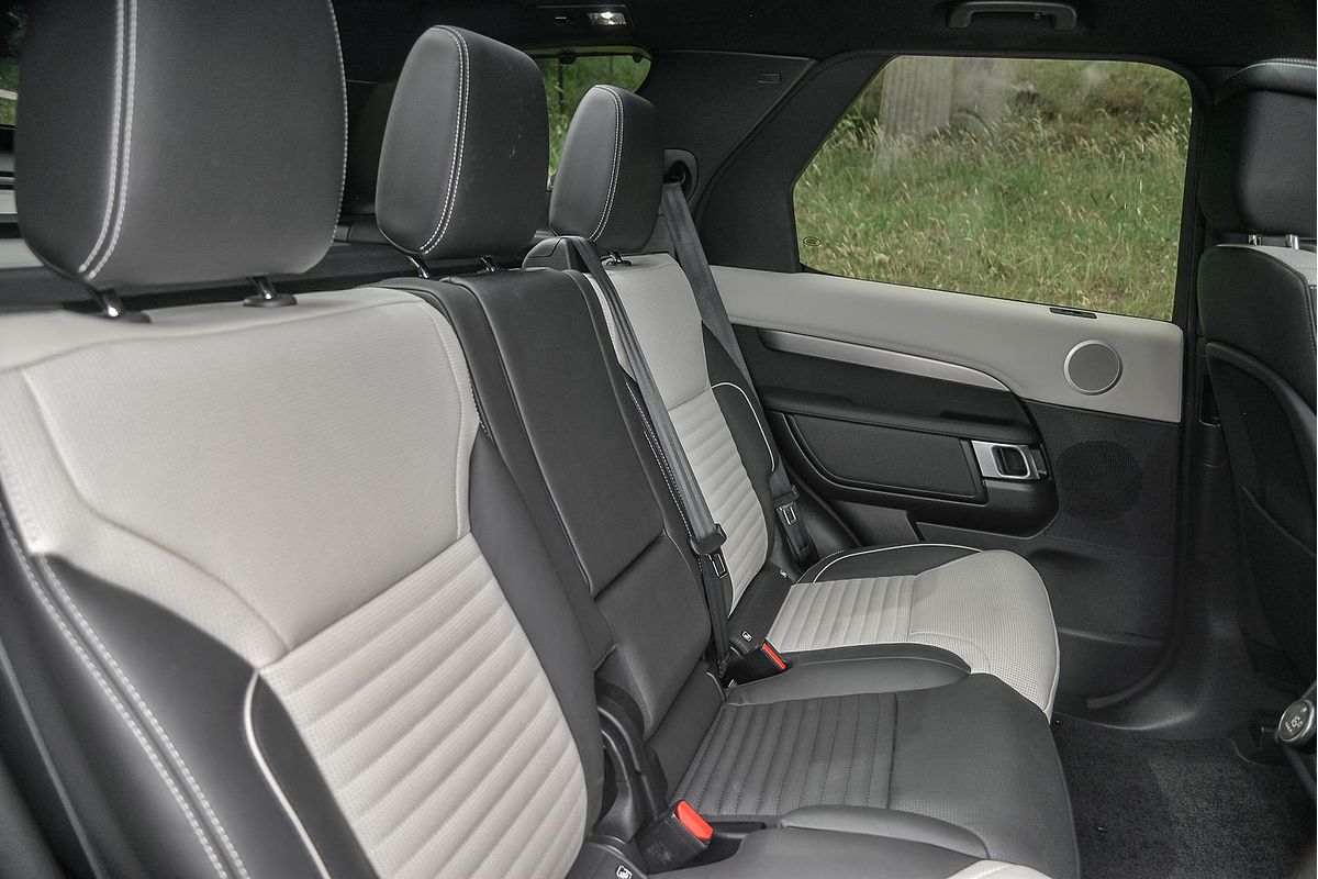 2023 Land Rover Discovery P360 Dynamic HSE Series 5