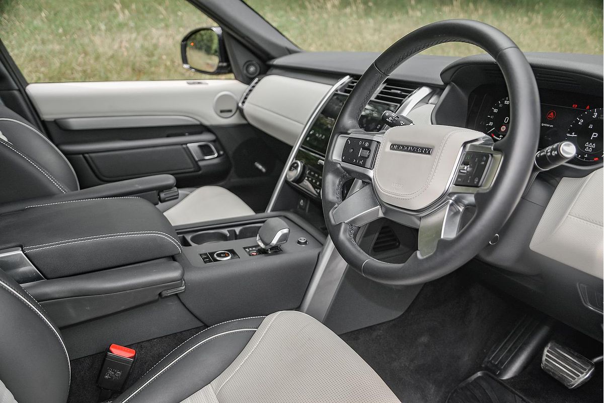 2023 Land Rover Discovery P360 Dynamic HSE Series 5