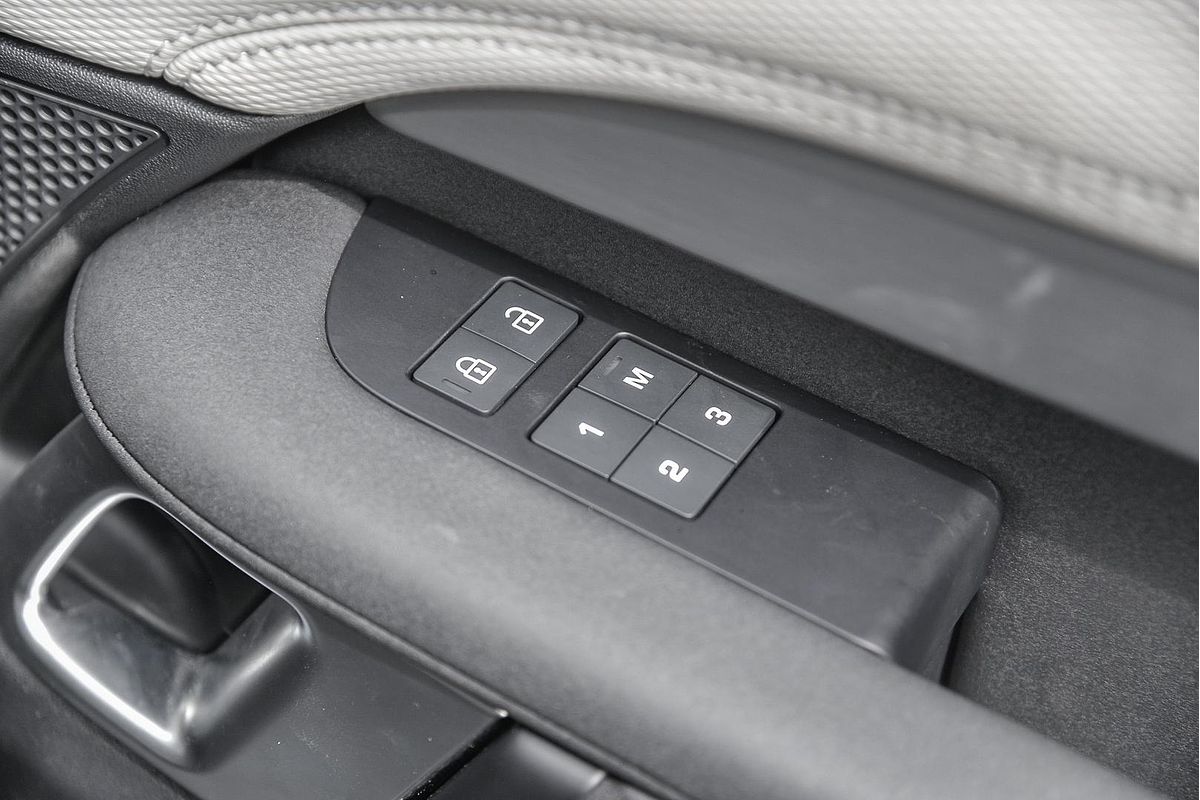 2023 Land Rover Discovery P360 Dynamic HSE Series 5