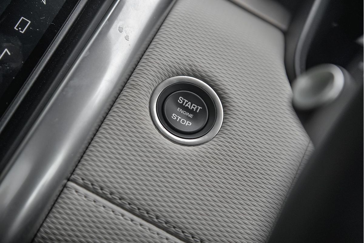 2023 Land Rover Discovery P360 Dynamic HSE Series 5