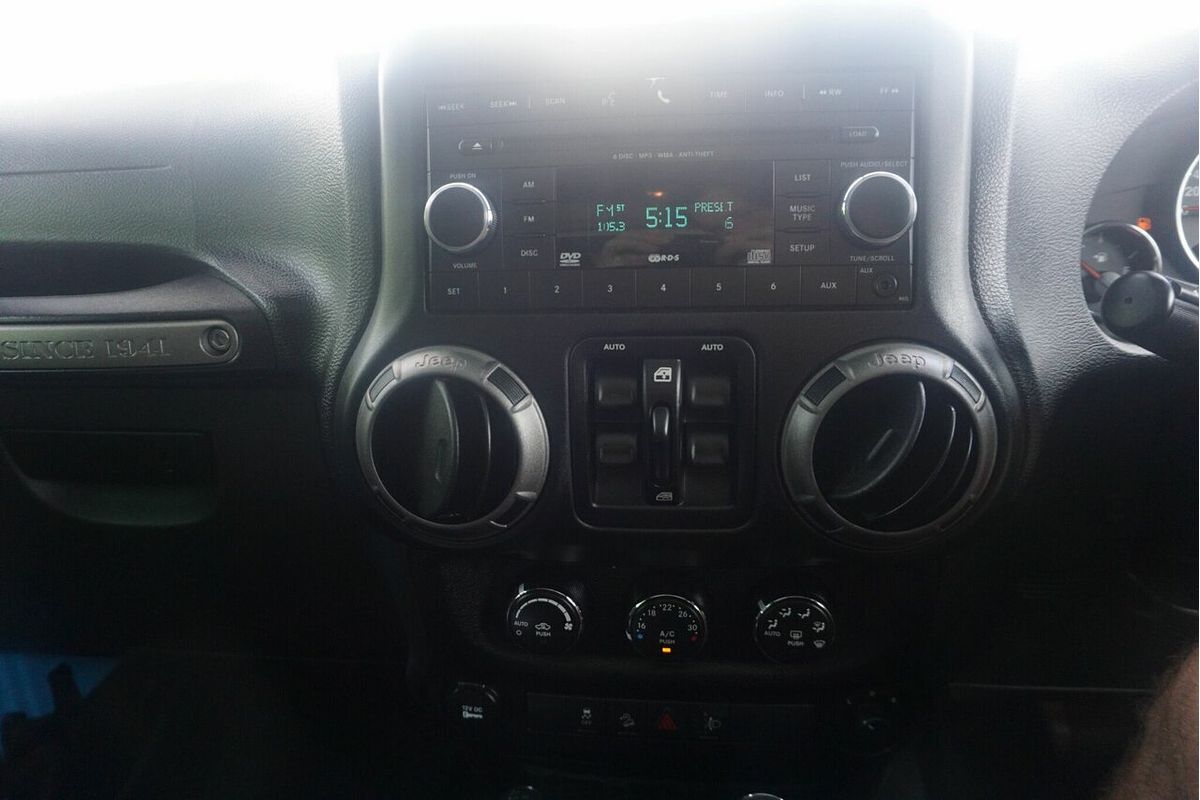 2017 Jeep Wrangler Unlimited Sport JK