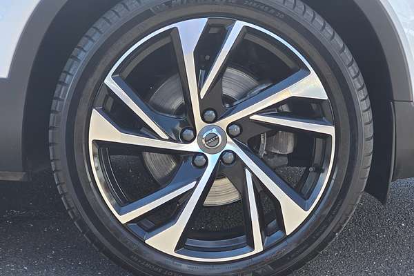 2021 Volvo XC40 T5 R-Design