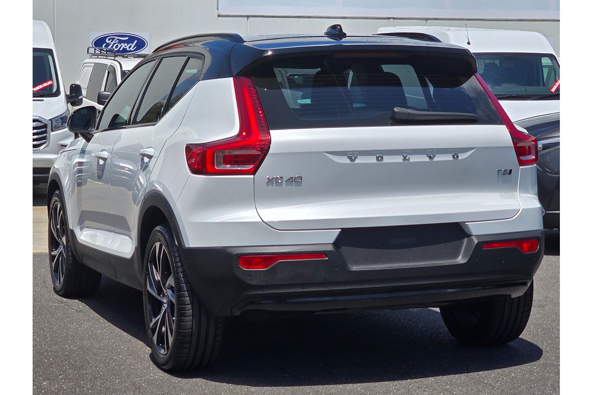 2021 Volvo XC40 T5 R-Design