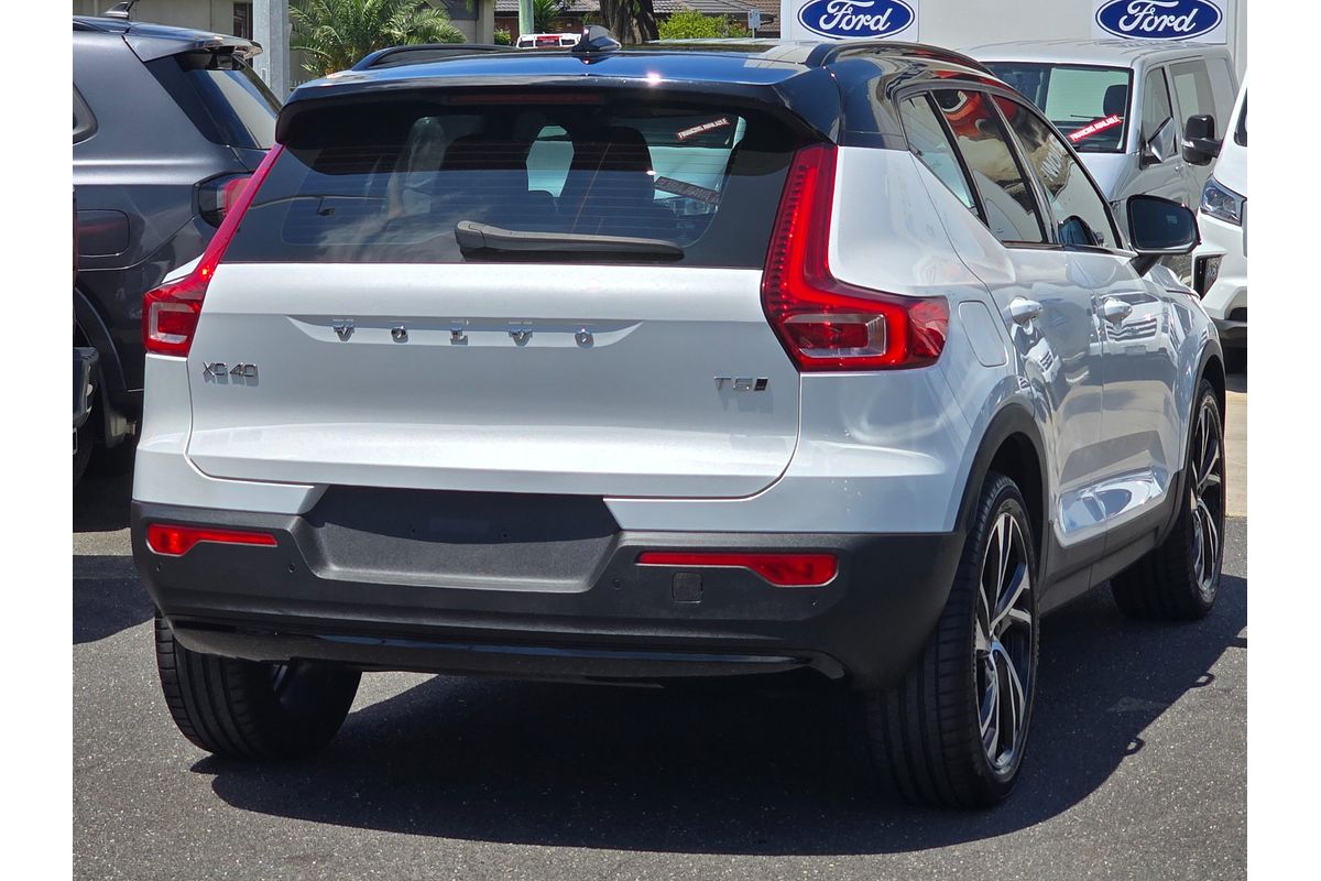 2021 Volvo XC40 T5 R-Design