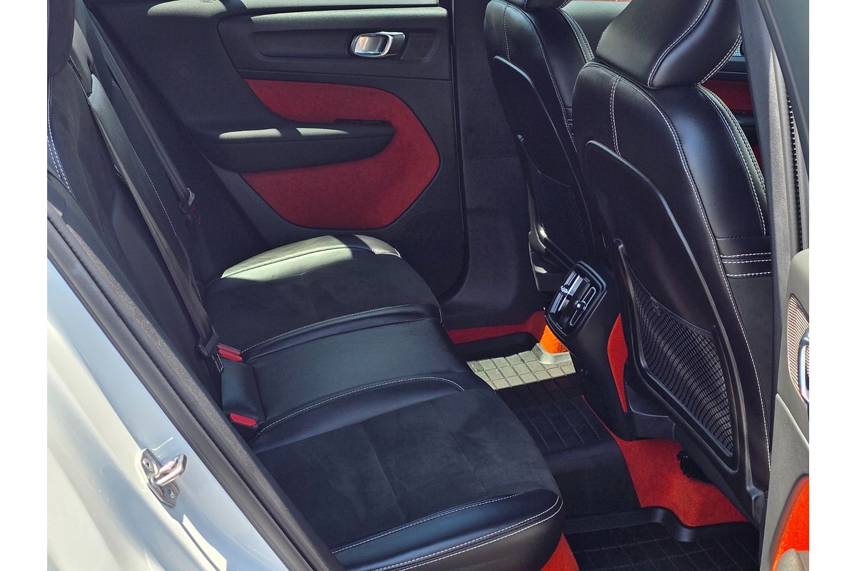 2021 Volvo XC40 T5 R-Design