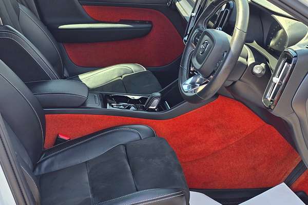 2021 Volvo XC40 T5 R-Design