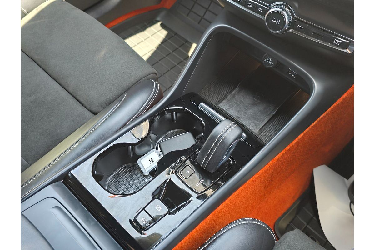 2021 Volvo XC40 T5 R-Design