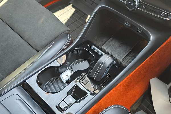 2021 Volvo XC40 T5 R-Design