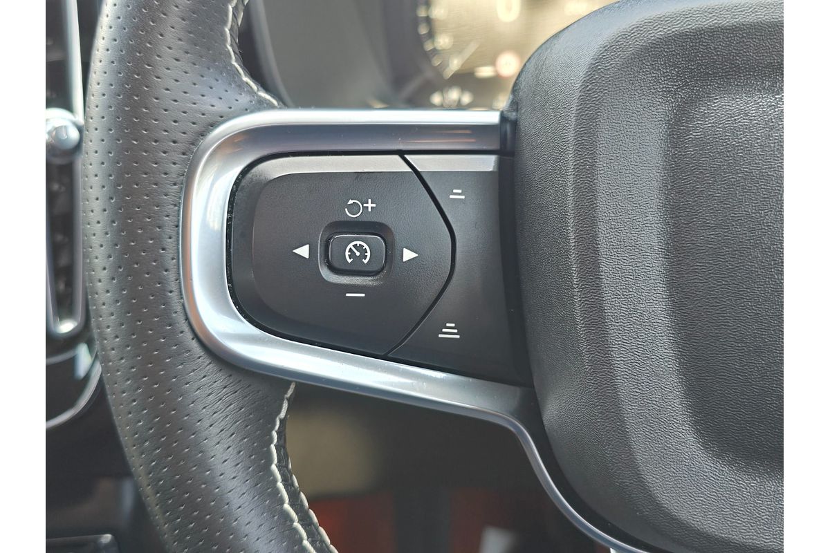 2021 Volvo XC40 T5 R-Design