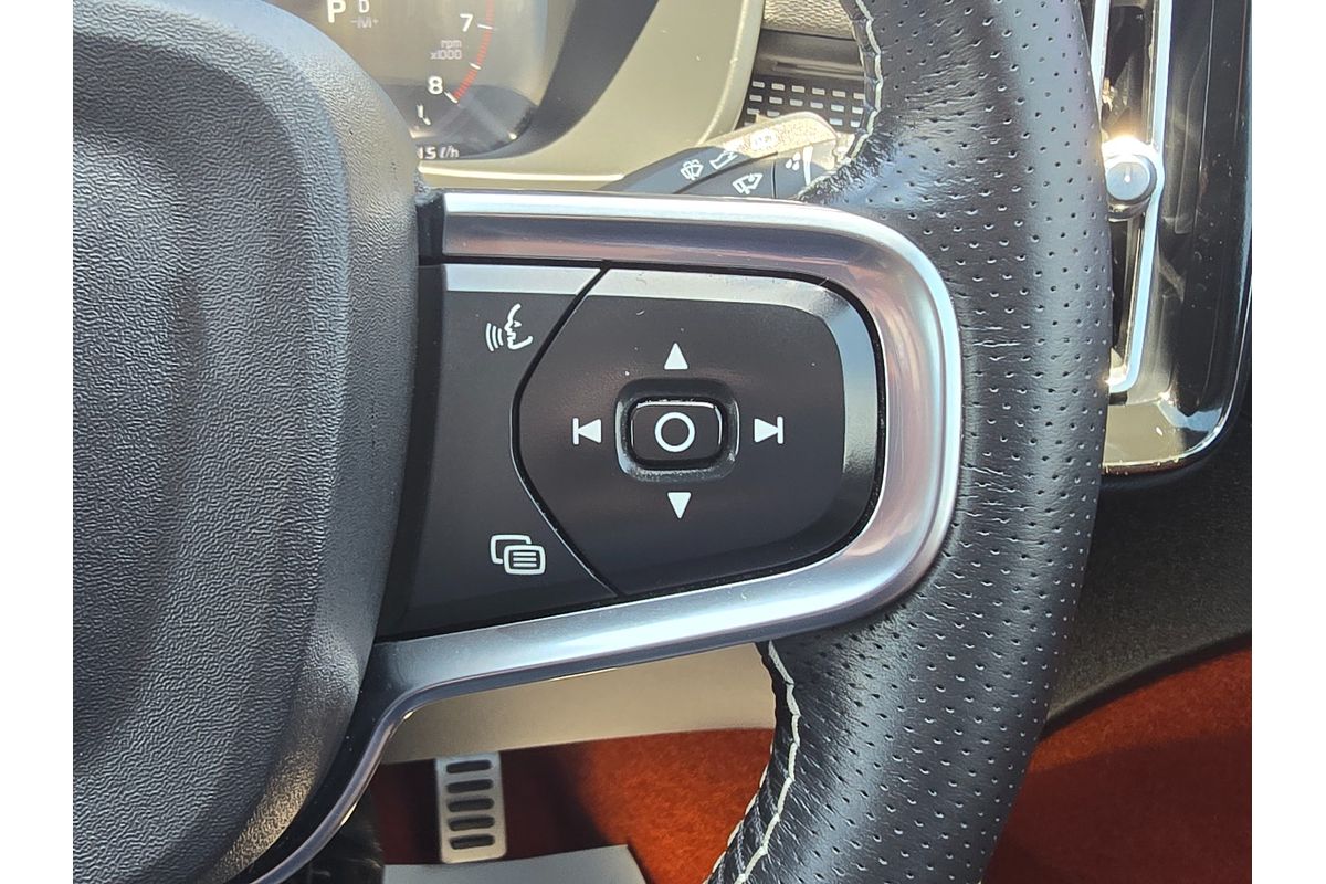2021 Volvo XC40 T5 R-Design