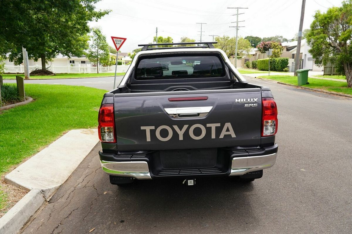 2016 Toyota Hilux SR5 (4x4) GUN126R 4X4