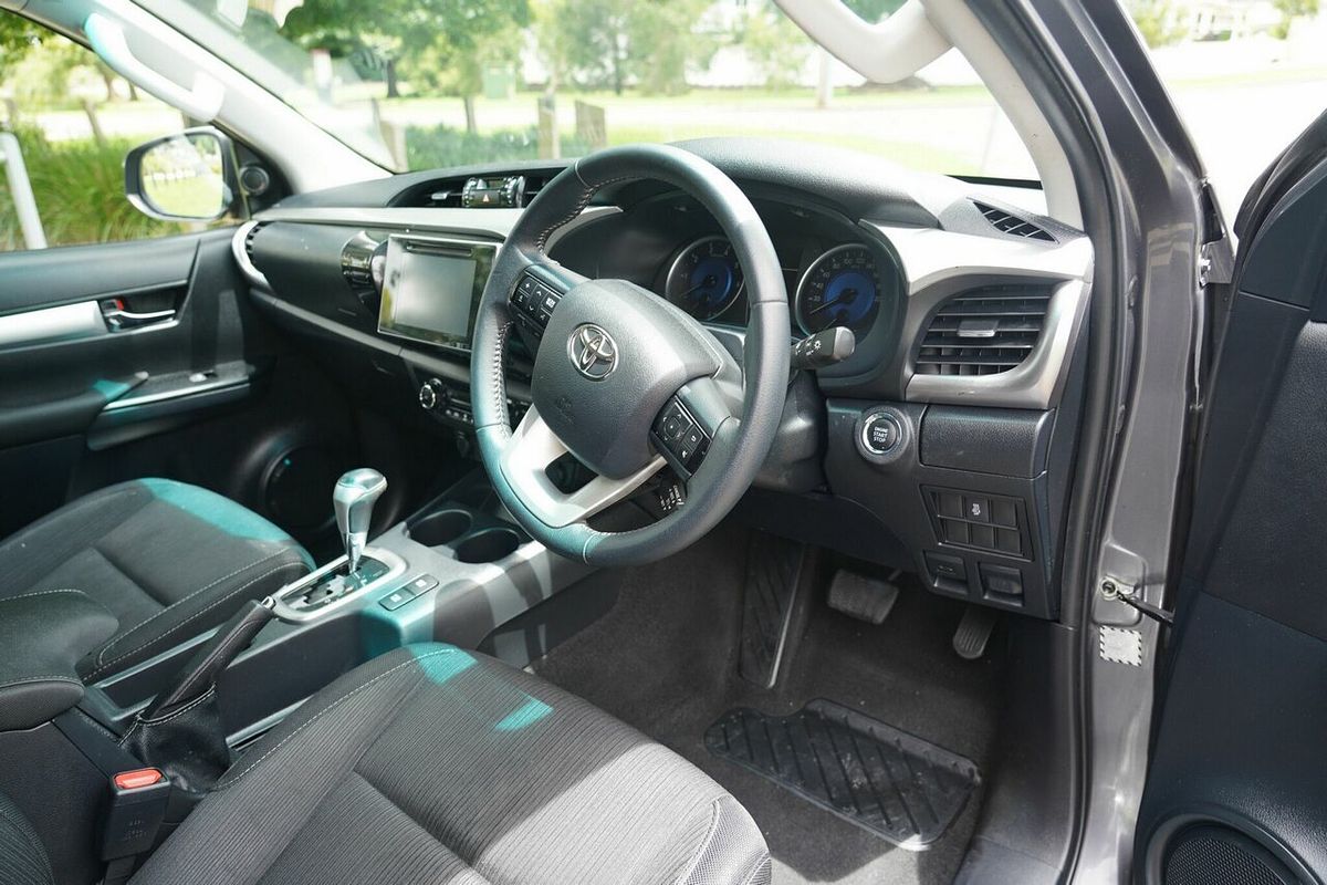 2016 Toyota Hilux SR5 (4x4) GUN126R 4X4