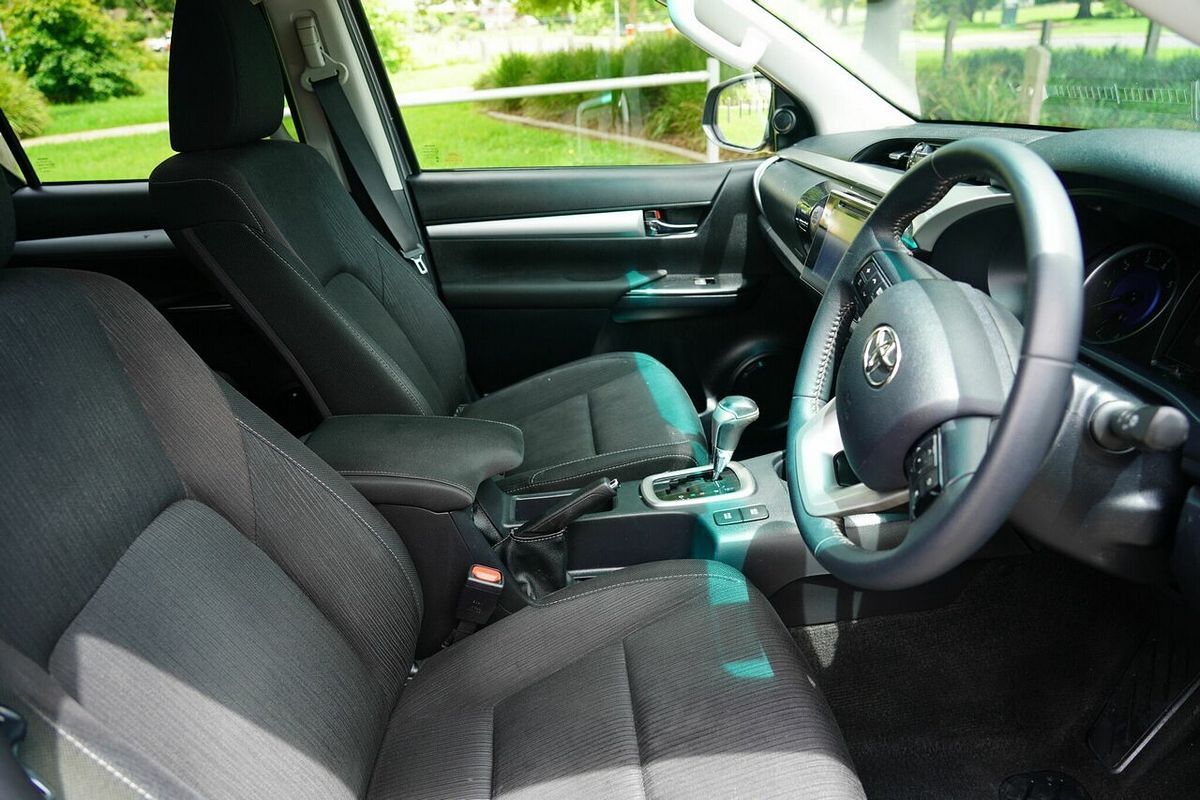 2016 Toyota Hilux SR5 (4x4) GUN126R 4X4