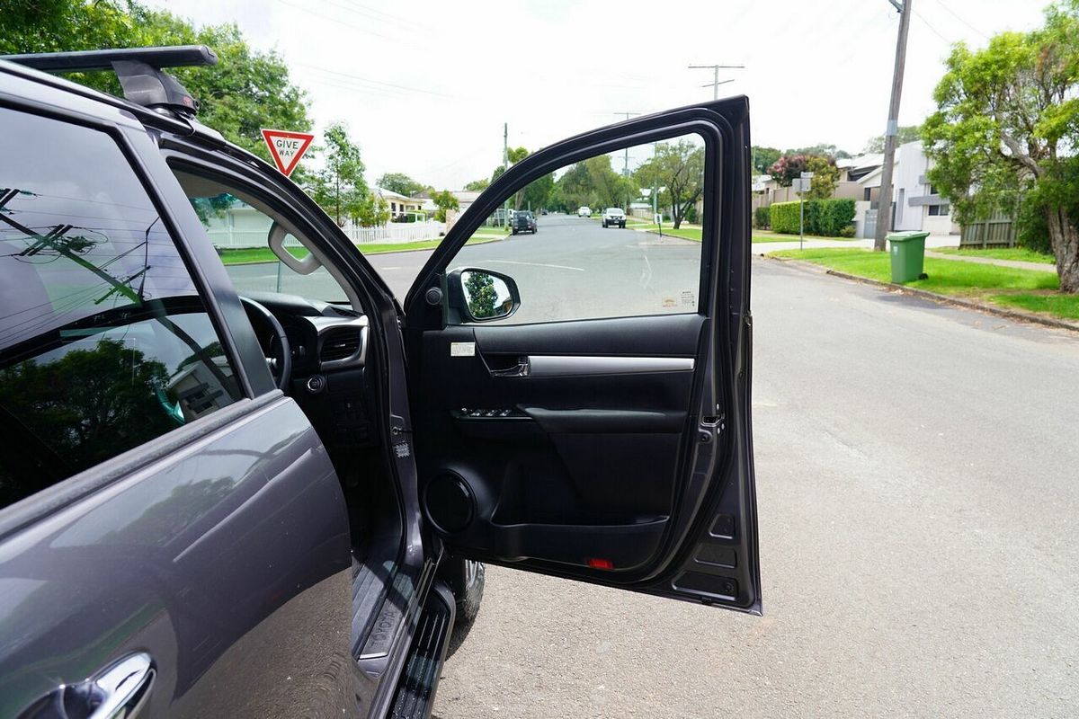 2016 Toyota Hilux SR5 (4x4) GUN126R 4X4