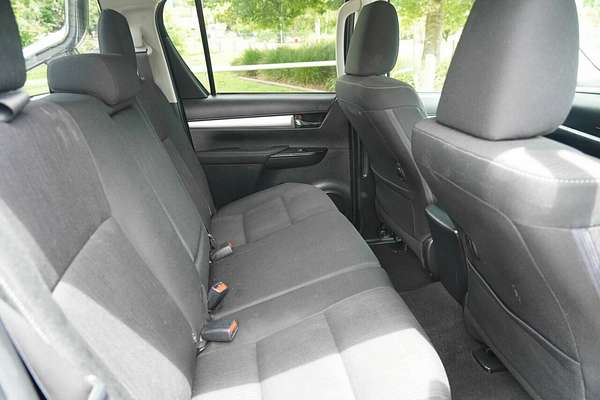 2016 Toyota Hilux SR5 (4x4) GUN126R 4X4