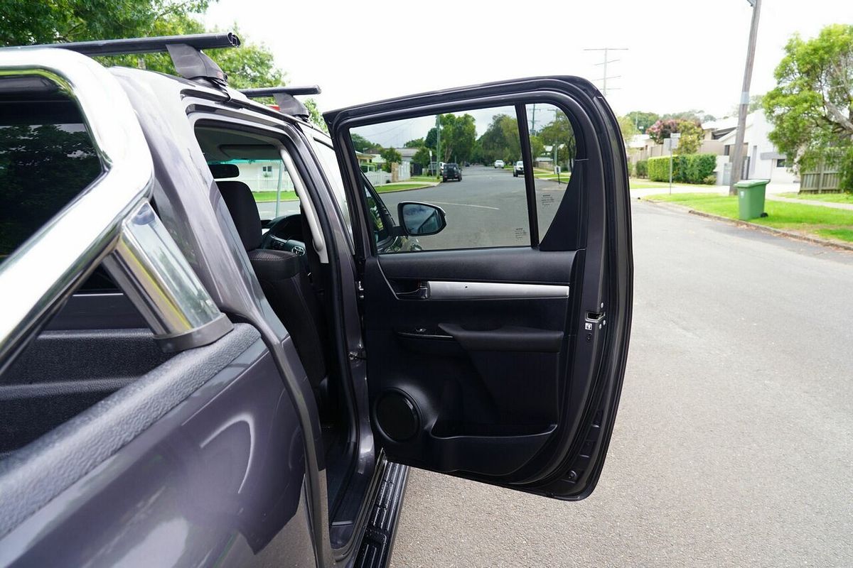 2016 Toyota Hilux SR5 (4x4) GUN126R 4X4
