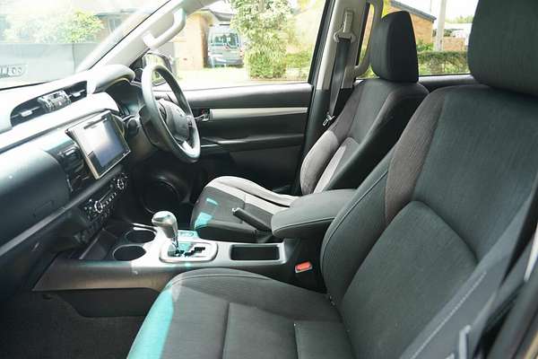 2016 Toyota Hilux SR5 (4x4) GUN126R 4X4