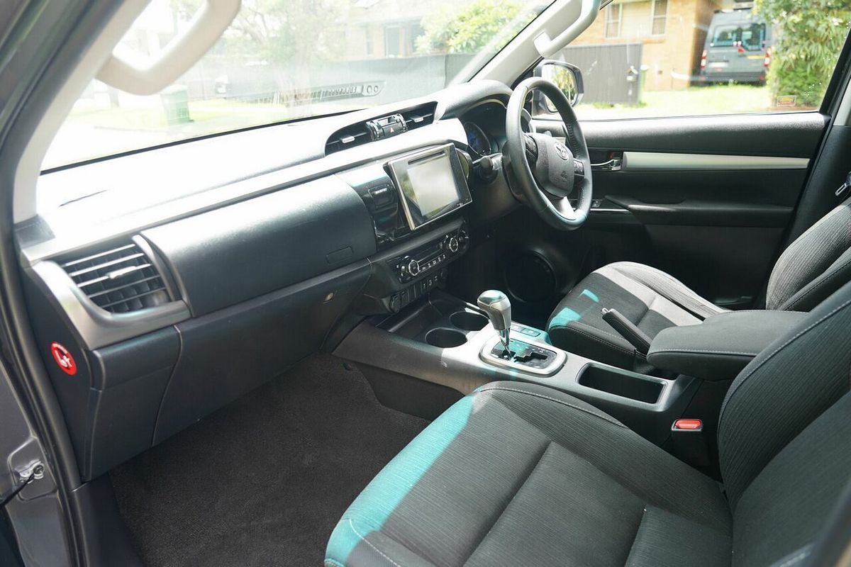 2016 Toyota Hilux SR5 (4x4) GUN126R 4X4