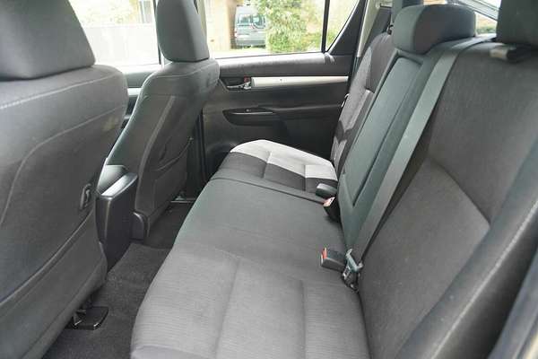2016 Toyota Hilux SR5 (4x4) GUN126R 4X4