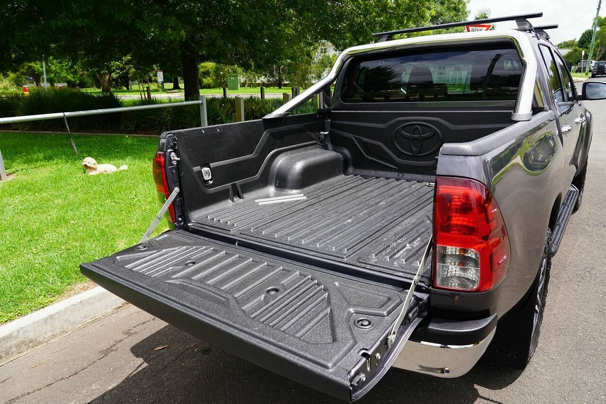 2016 Toyota Hilux SR5 (4x4) GUN126R 4X4