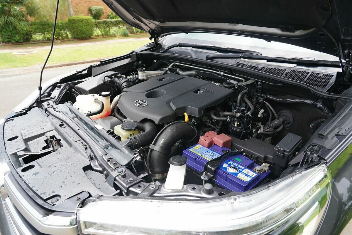 2016 Toyota Hilux SR5 (4x4) GUN126R 4X4