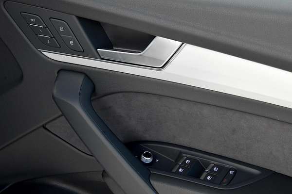 2024 Audi Q5 45 TFSI S Line FY