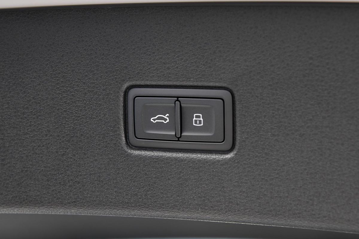 2024 Audi Q5 45 TFSI S Line FY