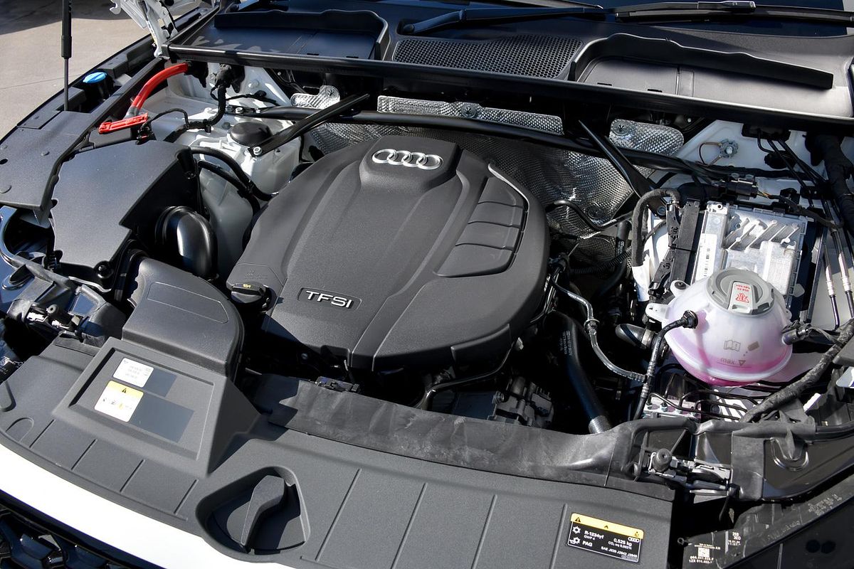 2024 Audi Q5 45 TFSI S Line FY