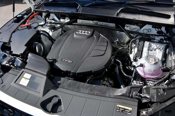 2024 Audi Q5 45 TFSI S Line FY