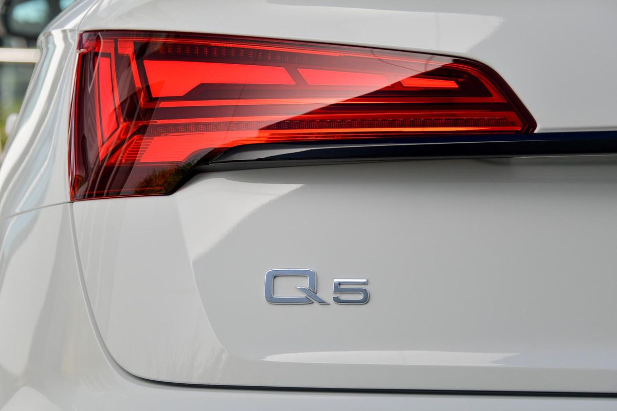 2024 Audi Q5 45 TFSI S Line FY
