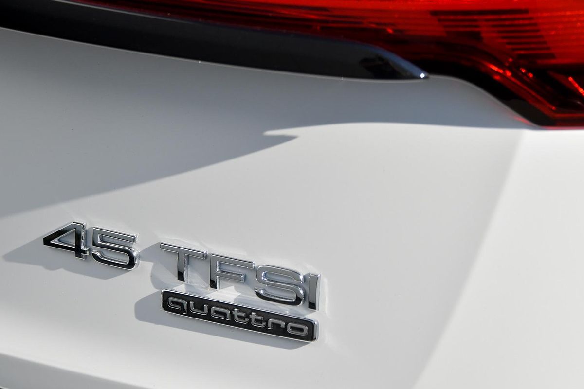 2024 Audi Q5 45 TFSI S Line FY