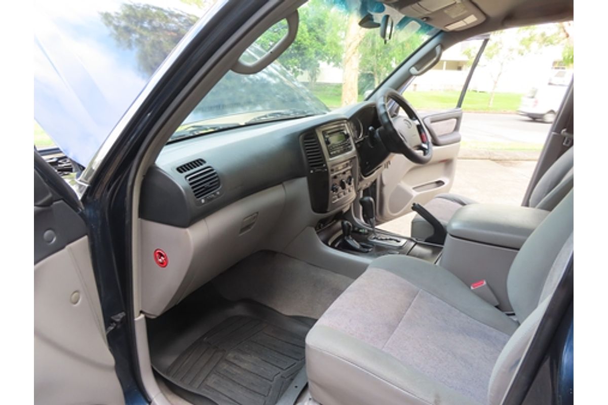 2004 Toyota Landcruiser GXL HDJ100R