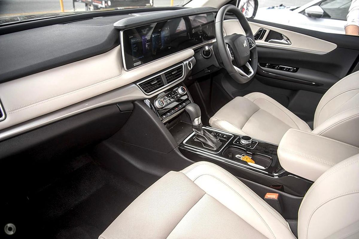 2024 Mahindra XUV700 AX7L Black Edition