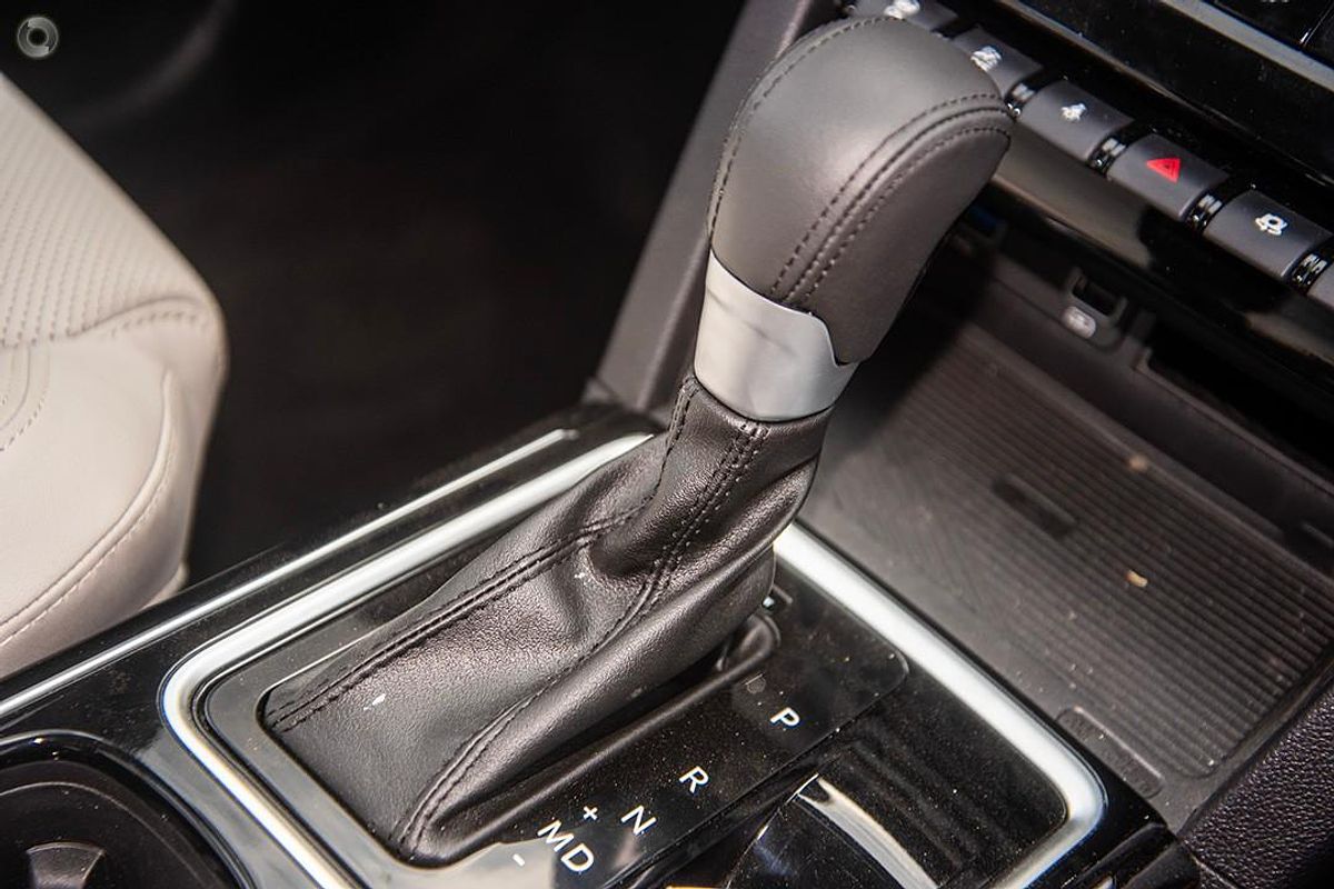 2024 Mahindra XUV700 AX7L Black Edition