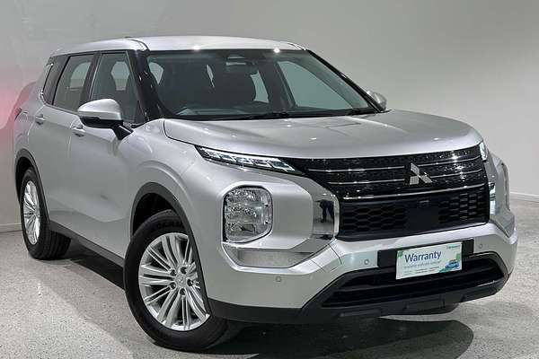 2023 Mitsubishi Outlander ES ZM