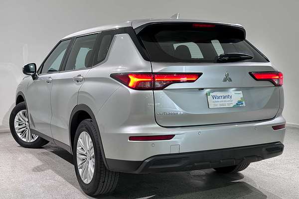 2023 Mitsubishi Outlander ES ZM