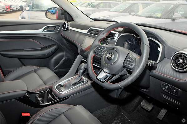 2024 MG ZST Essence 2WD
