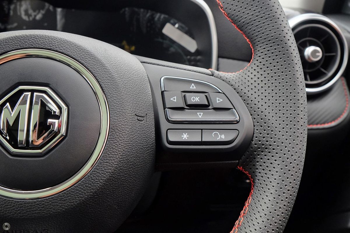 2024 MG ZST Essence 2WD