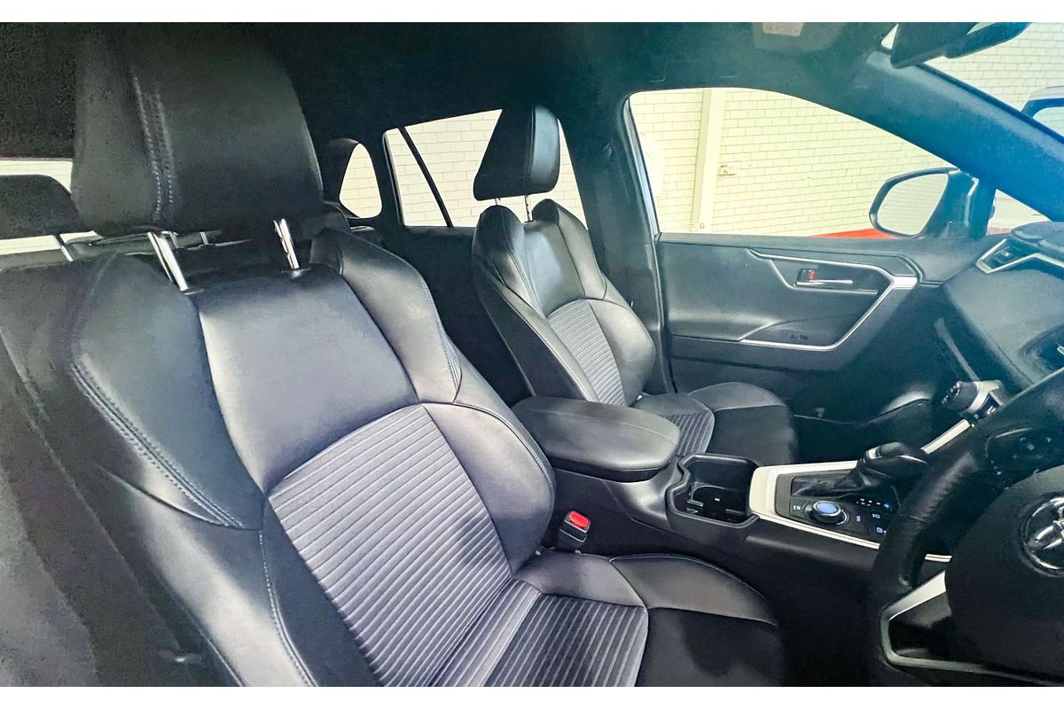 2021 Toyota RAV4 XSE AXAH54R