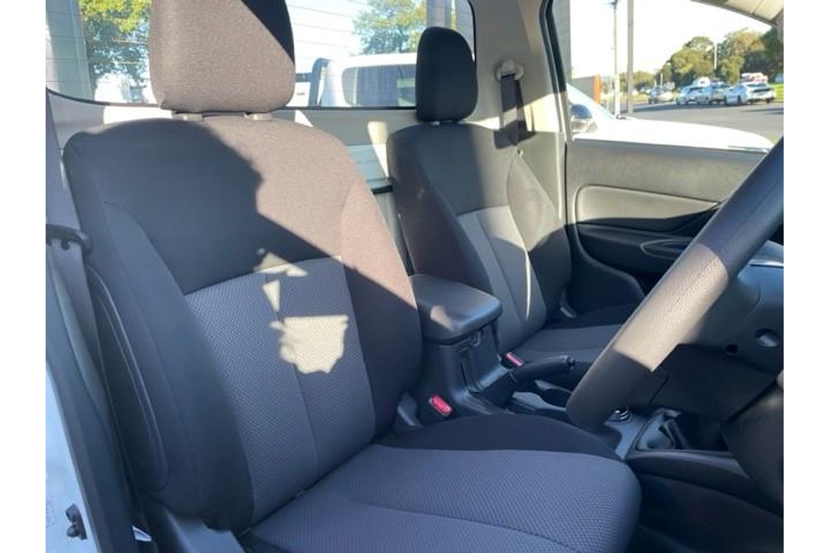 2023 Mitsubishi Triton GLX MR 4X4