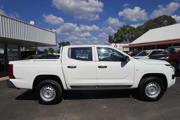2024 Mitsubishi Triton GLX MV 4X4