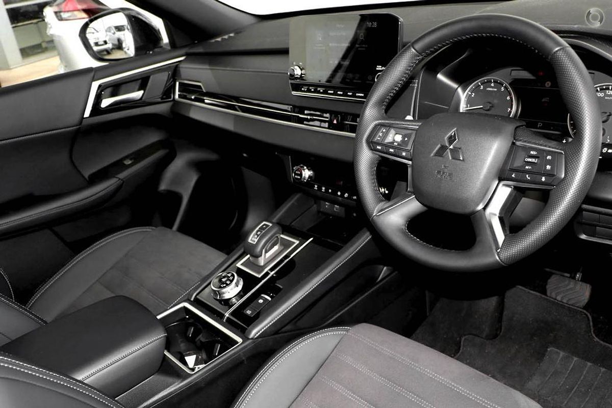 2024 Mitsubishi Outlander Black Edition ZM 2WD
