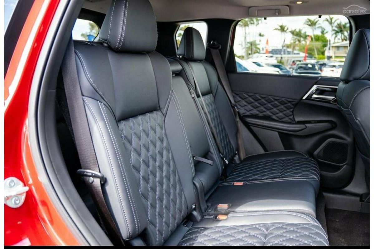 2024 Mitsubishi Outlander Exceed ZM AWD