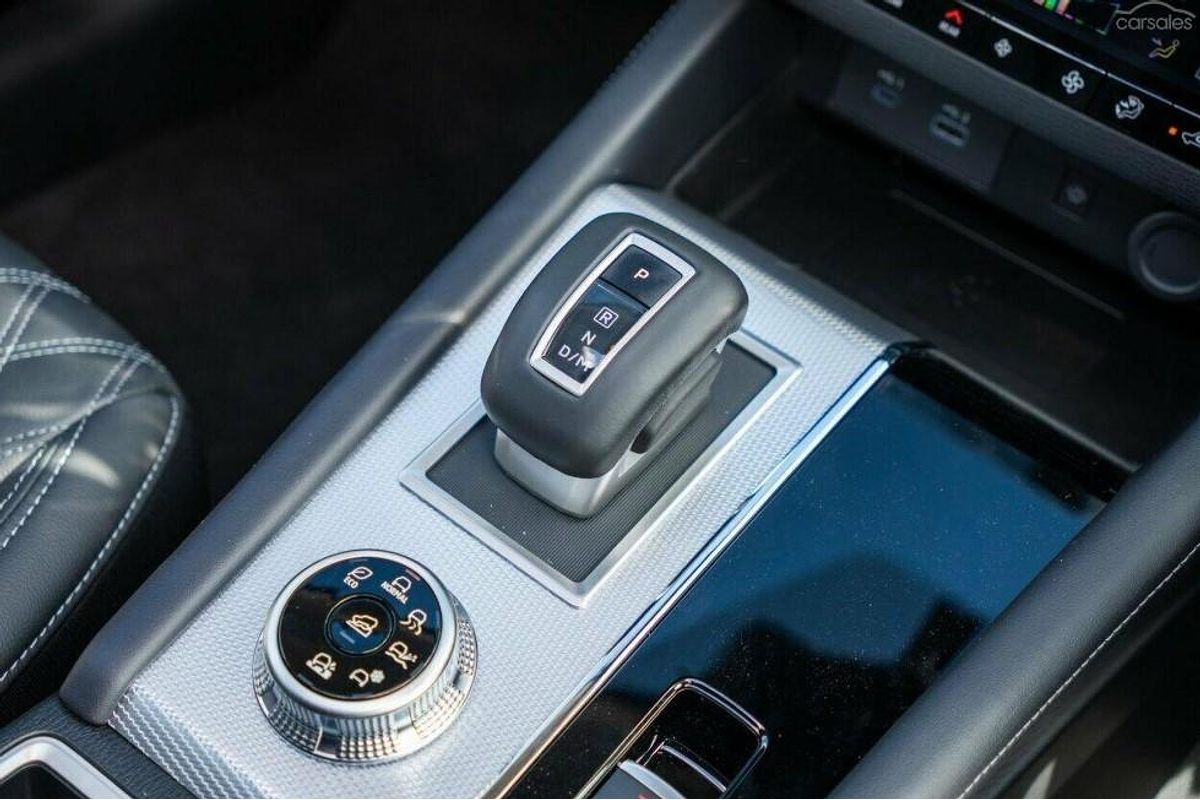 2024 Mitsubishi Outlander Exceed ZM AWD