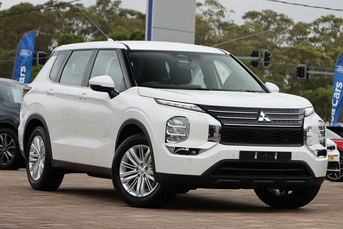 2023 Mitsubishi Outlander ES ZM
