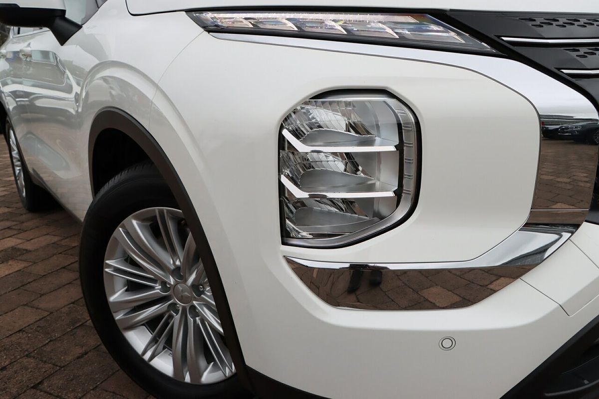 2023 Mitsubishi Outlander ES ZM